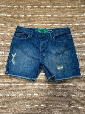 Roxy Distressed Denim Boyfriend Cutoff Shorts — Blue distressed size 5  Beachy